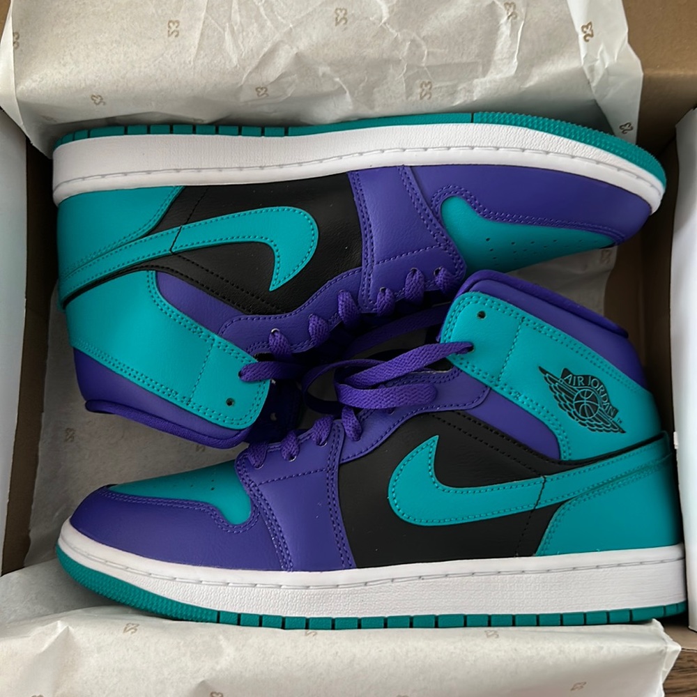 Women’s Nike Air Jordan 1 Mid NWT Size 9.5